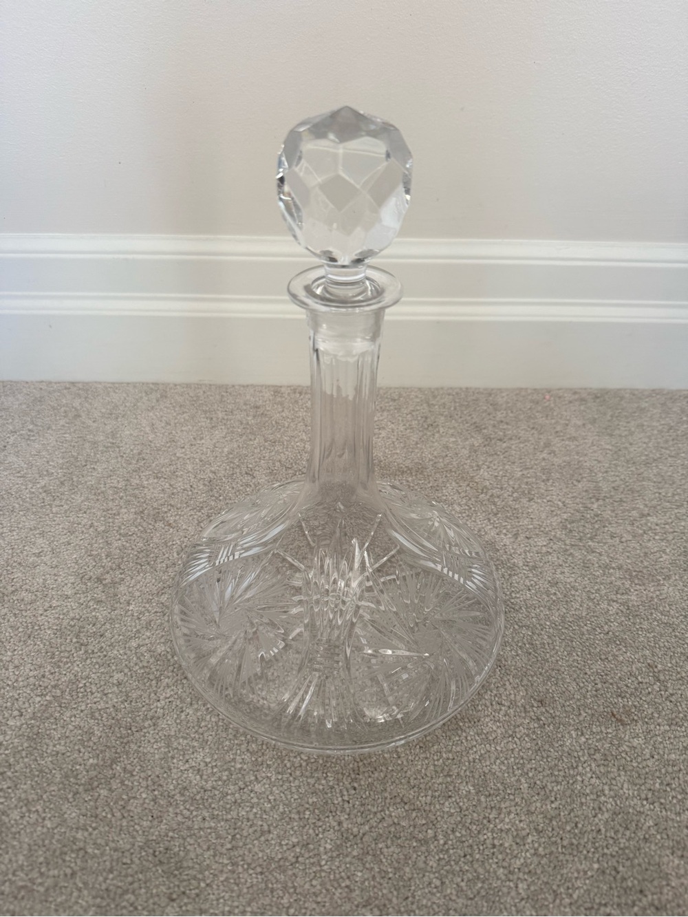 Cut Crystal Glass Decanter with Faceted Stopper - Clear